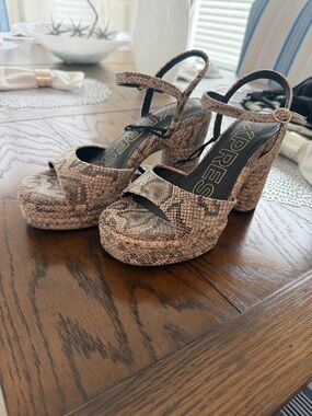 Express Women's Snake-Print Platform Block Heel Sandals - Beige Black